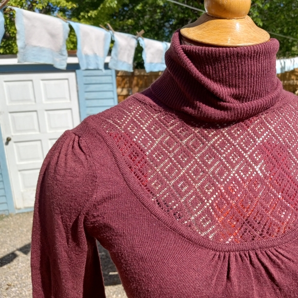 Historically inspired long sleeve turtleneck - Picture 7 of 8